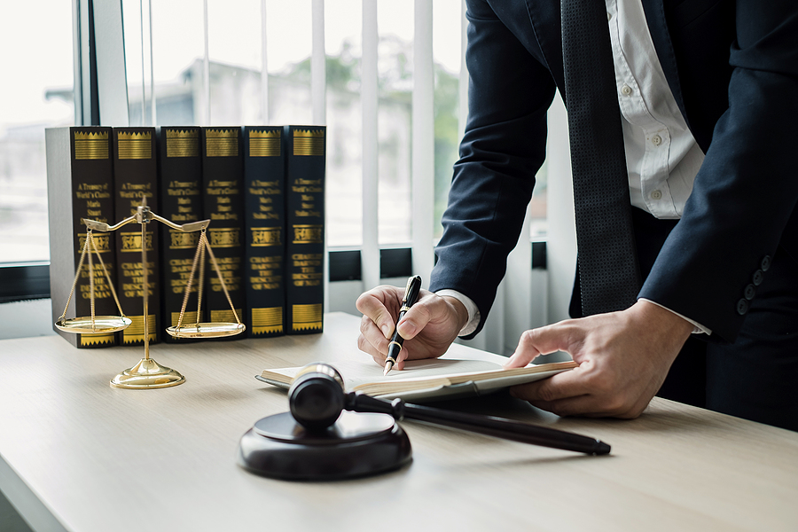 What Does a Litigation Lawyer Do?